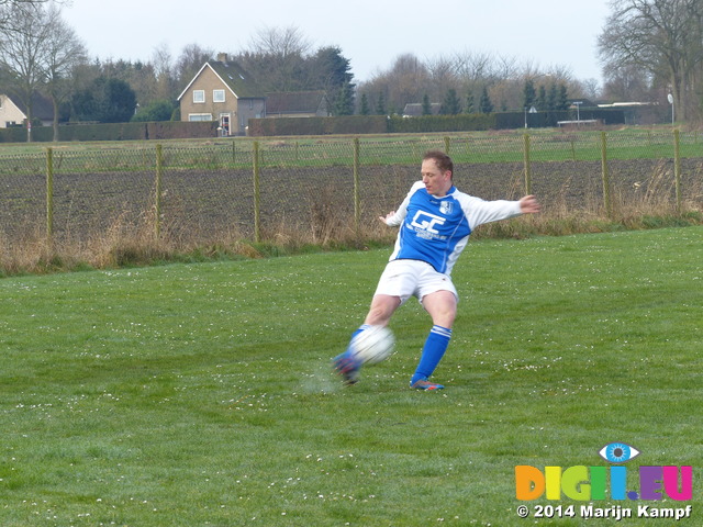 FZ002028 Pepijn voetballen